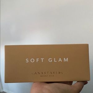 Anastasia Beverly Hills Soft Glam eyeshadow